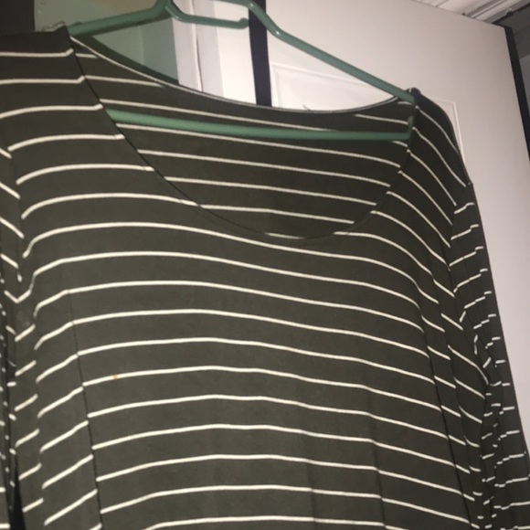 Green mock sweater, very light - Picture 3 of 3